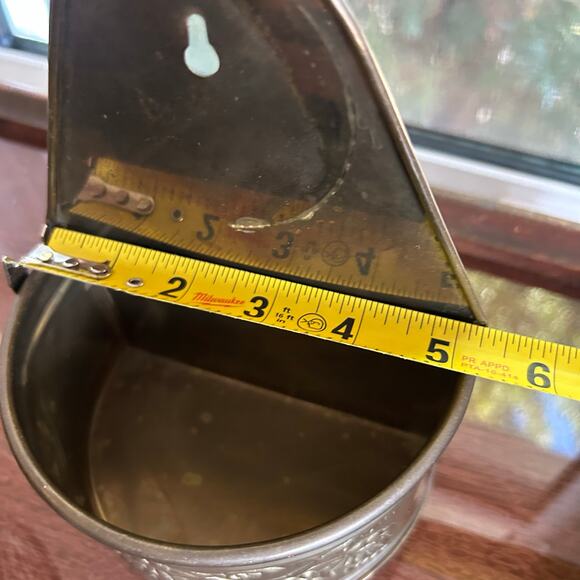 Pair of Vintage Hosley Brass Wall Planters – Embossed Grapevine Design - Picture 13 of 14